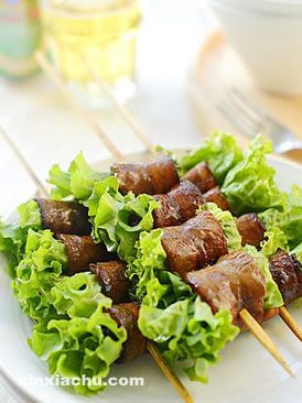 生菜配香烤五花肉的做法