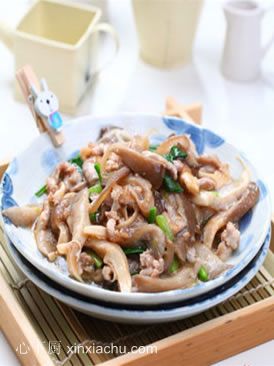 菠菜炒平菇的做法