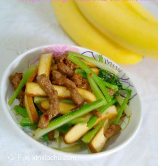 芹菜香干炒肉絲的做法