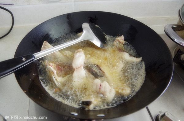 四川泡菜魚的家常做法第4步圖片步驟 m.xalove.com.cn