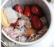 梅子紅棗煮米酒的家常做法第2步圖片步驟 m.xalove.com.cn