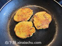 玉米面小煎餅的家常做法第9步圖片步驟 m.xalove.com.cn