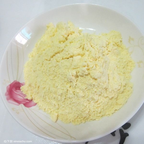 玉米面豆沙餡餅的家常做法第1步圖片步驟 m.xalove.com.cn