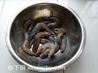 糖醋大蝦的家常做法第1步圖片步驟 m.xalove.com.cn
