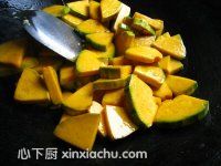 素燜南瓜的家常做法第5步圖片步驟 m.xalove.com.cn