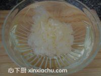 木瓜冰糖燉銀耳的家常做法第2步圖片步驟 m.xalove.com.cn
