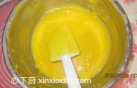 戚風(fēng)蛋糕的家常做法第8步圖片步驟 m.xalove.com.cn