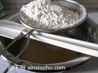 戚風(fēng)蛋糕卷的家常做法第3步圖片步驟 m.xalove.com.cn