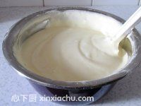 戚風(fēng)蛋糕卷的家常做法第6步圖片步驟 m.xalove.com.cn