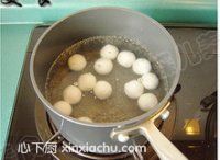 醪糟湯圓的家常做法第4步圖片步驟 m.xalove.com.cn
