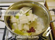 冰糖銀耳梨水的家常做法第4步圖片步驟 m.xalove.com.cn