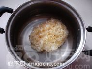 銀耳栗子糖水的家常做法第2步圖片步驟 m.xalove.com.cn