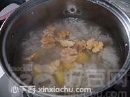 銀耳栗子糖水的家常做法第5步圖片步驟 m.xalove.com.cn