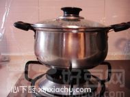 銀耳栗子糖水的家常做法第7步圖片步驟 m.xalove.com.cn