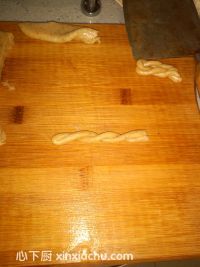 花生麻花酥的家常做法第11步圖片步驟 m.xalove.com.cn