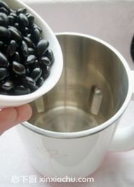 黑豆糯米豆?jié){的家常做法第3步圖片步驟 m.xalove.com.cn