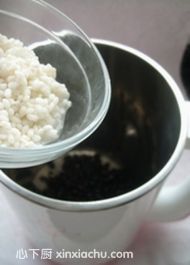 黑豆糯米豆?jié){的家常做法第4步圖片步驟 m.xalove.com.cn