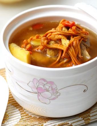 蟲草枸杞菊花茶的做法