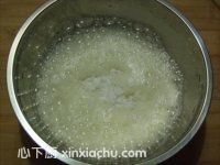 抹茶戚風(fēng)蛋糕的家常做法第4步圖片步驟 m.xalove.com.cn