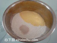 紅棗玉米面發(fā)糕的家常做法第1步圖片步驟 m.xalove.com.cn