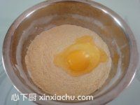 紅棗玉米面發(fā)糕的家常做法第2步圖片步驟 m.xalove.com.cn