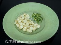 蓮子銀耳百合羹的家常做法第2步圖片步驟 m.xalove.com.cn