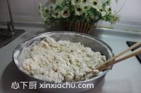 豆沙餡發(fā)面餅的家常做法第2步圖片步驟 m.xalove.com.cn