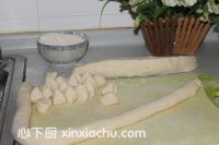 豆沙餡發(fā)面餅的家常做法第5步圖片步驟 m.xalove.com.cn