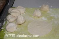 豆沙餡發(fā)面餅的家常做法第6步圖片步驟 m.xalove.com.cn