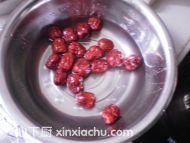 紅棗葡萄干米飯的家常做法第1步圖片步驟 m.xalove.com.cn