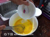 電飯煲版奶香蛋糕的家常做法第3步圖片步驟 m.xalove.com.cn
