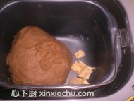 紅糖豆沙花環(huán)面包的家常做法第3步圖片步驟 m.xalove.com.cn