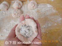 西紅柿芝麻白糖餅的家常做法第8步圖片步驟 m.xalove.com.cn