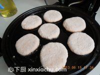 西紅柿芝麻白糖餅的家常做法第10步圖片步驟 m.xalove.com.cn