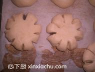 花形豆沙面包的家常做法第7步圖片步驟 m.xalove.com.cn