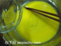 藍(lán)莓蛋糕卷的家常做法第2步圖片步驟 m.xalove.com.cn