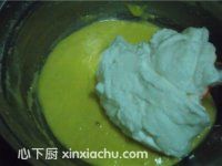 藍(lán)莓蛋糕卷的家常做法第10步圖片步驟 m.xalove.com.cn