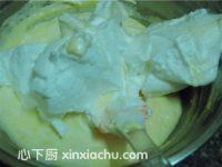 藍(lán)莓蛋糕卷的家常做法第12步圖片步驟 m.xalove.com.cn