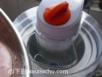 草莓醬冰淇淋的家常做法第6步圖片步驟 m.xalove.com.cn
