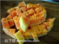 木瓜牛奶汁的家常做法第2步圖片步驟 m.xalove.com.cn