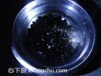 黑豆核桃豆?jié){的家常做法第2步圖片步驟 m.xalove.com.cn