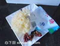 冰糖銀耳羹的家常做法第1步圖片步驟 m.xalove.com.cn