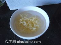 冰糖銀耳羹的家常做法第2步圖片步驟 m.xalove.com.cn