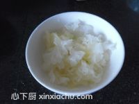 冰糖銀耳羹的家常做法第3步圖片步驟 m.xalove.com.cn