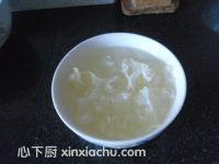 冰糖銀耳羹的家常做法第4步圖片步驟 m.xalove.com.cn