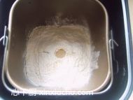 肉松面包的家常做法第3步圖片步驟 m.xalove.com.cn
