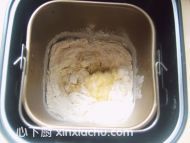 肉松面包的家常做法第4步圖片步驟 m.xalove.com.cn