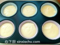 奶油霜紙杯蛋糕的家常做法第7步圖片步驟 m.xalove.com.cn