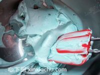 奶油霜紙杯蛋糕的家常做法第16步圖片步驟 m.xalove.com.cn