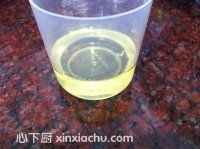 烤箱版戚風蛋糕的家常做法第2步圖片步驟 m.xalove.com.cn